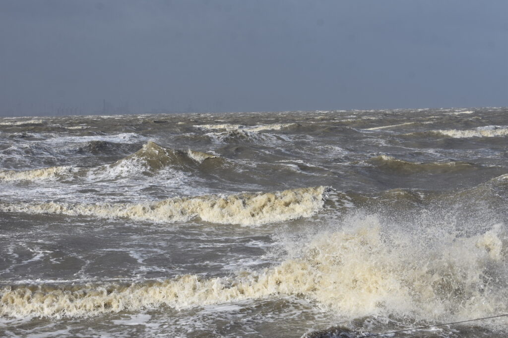 Die Nordkurve am Nordseedeich wilde Wellen 